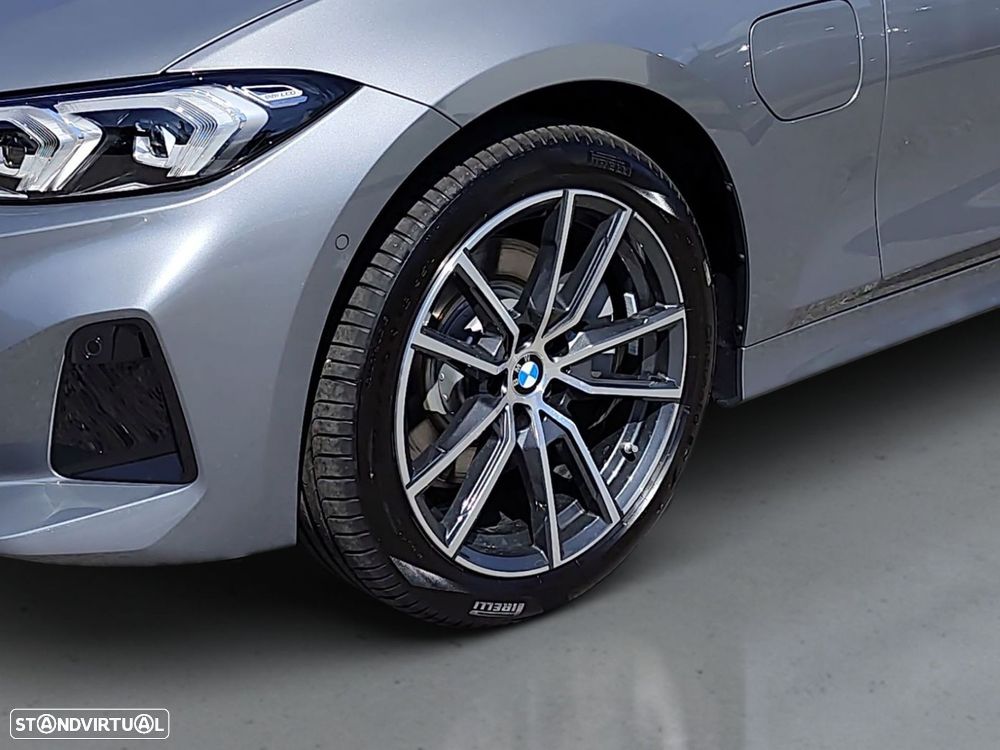 BMW 330 e Auto - 4