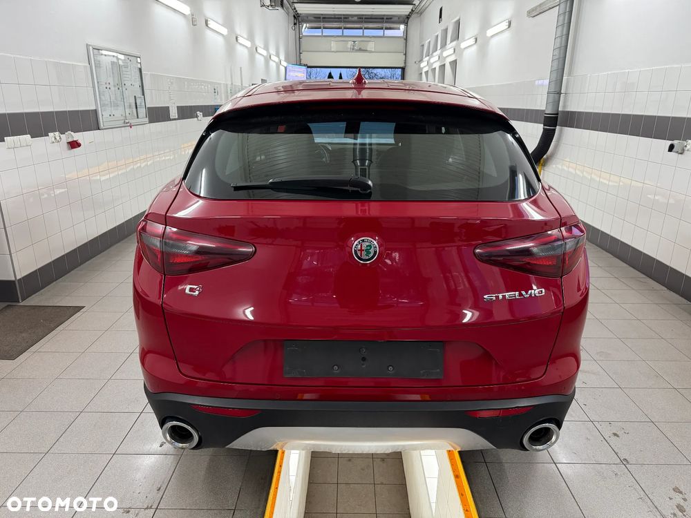 Alfa Romeo Stelvio 2.2 16V AT8 Q4 Business - 6