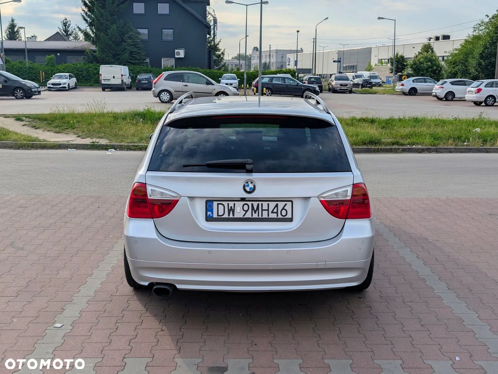 BMW Seria 3 318i - 4