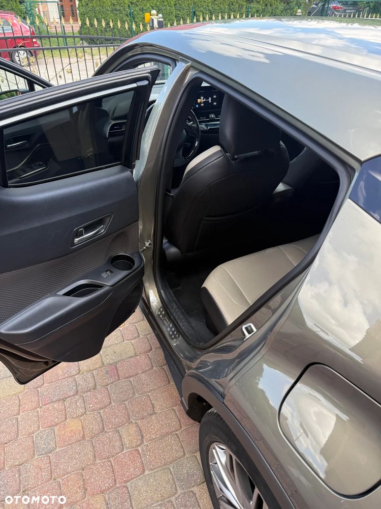 Toyota C-HR 2.0 Hybrid Executive - 18