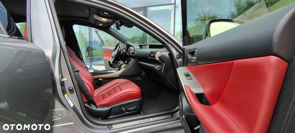 Lexus IS 200t / 300 F Sport - 14