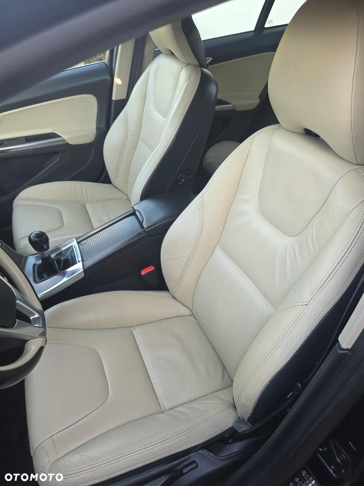 Volvo S60 D3 R-Design - 31