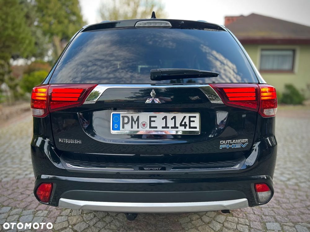 Mitsubishi Outlander Instyle NAVI + - 7