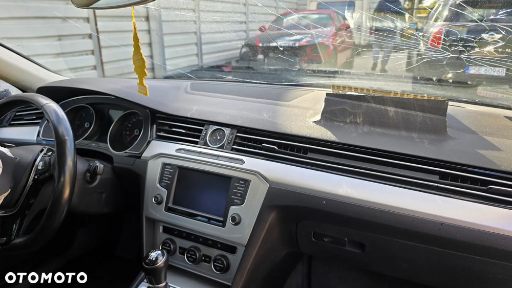 Volkswagen Passat - 12