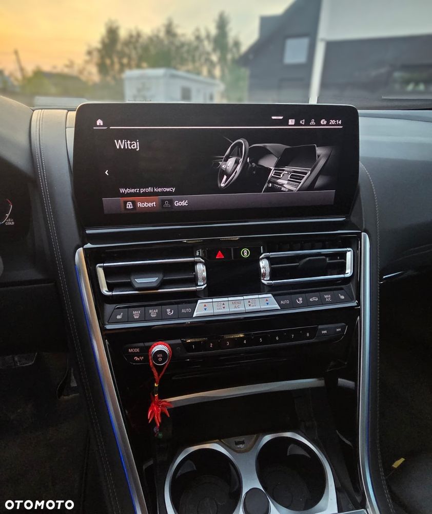 BMW Seria 8 - 22
