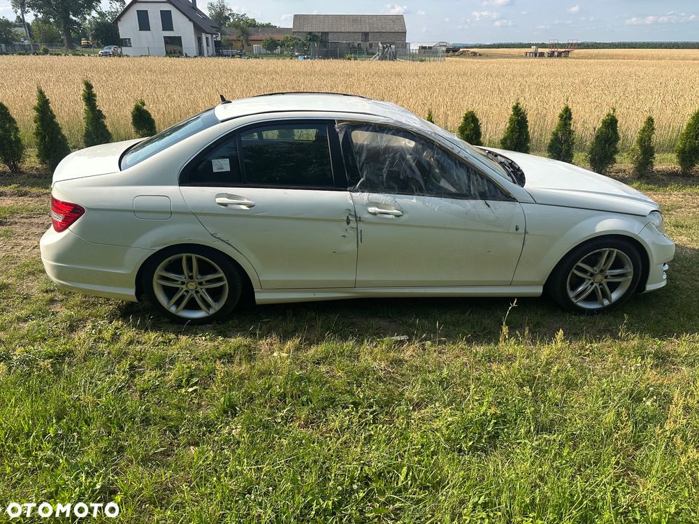 Mercedes-Benz Klasa C 200 CDI DPF (BlueEFFICIENCY) - 26