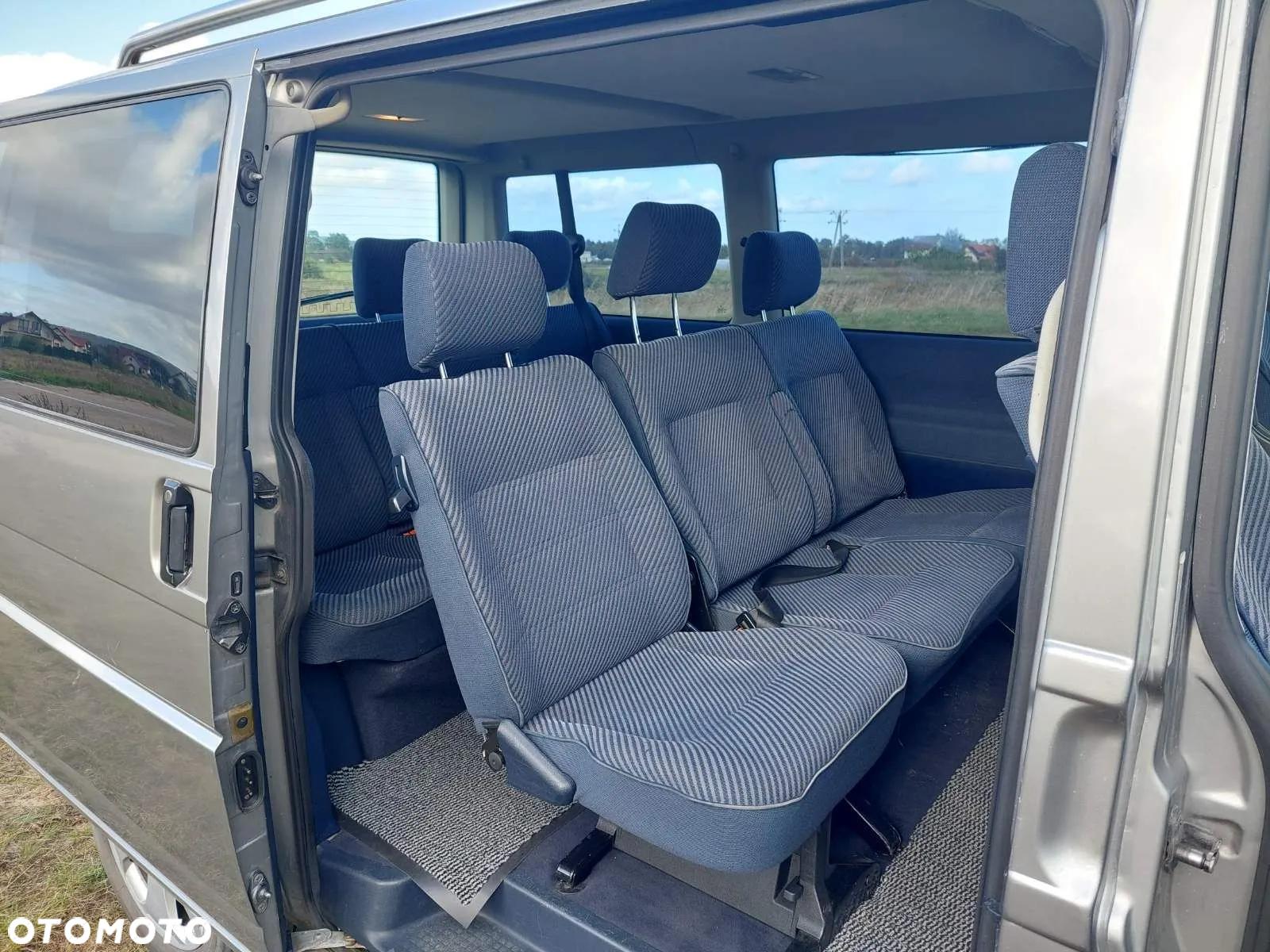 Volkswagen Caravelle - 5