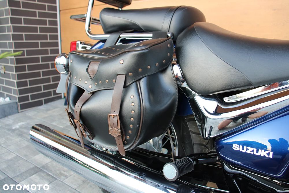 Suzuki Intruder - 13