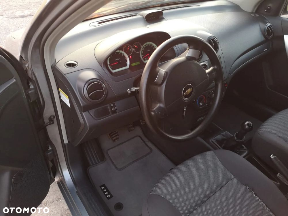 Chevrolet Aveo 1.2 16V Base - 9