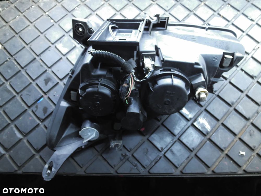 Lampa przód prawy Citroen C5 Xenon EUROPA EUROPA 9639319880 - 2