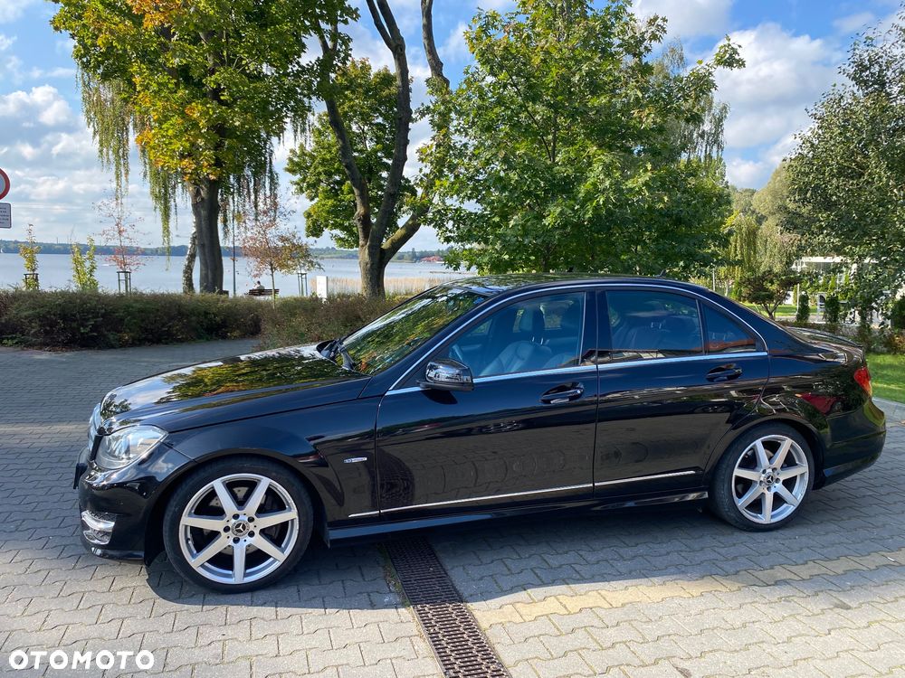 Mercedes-Benz Klasa C 250 (BlueTEC) d 4Matic 7G-TRONIC AMG Line - 2