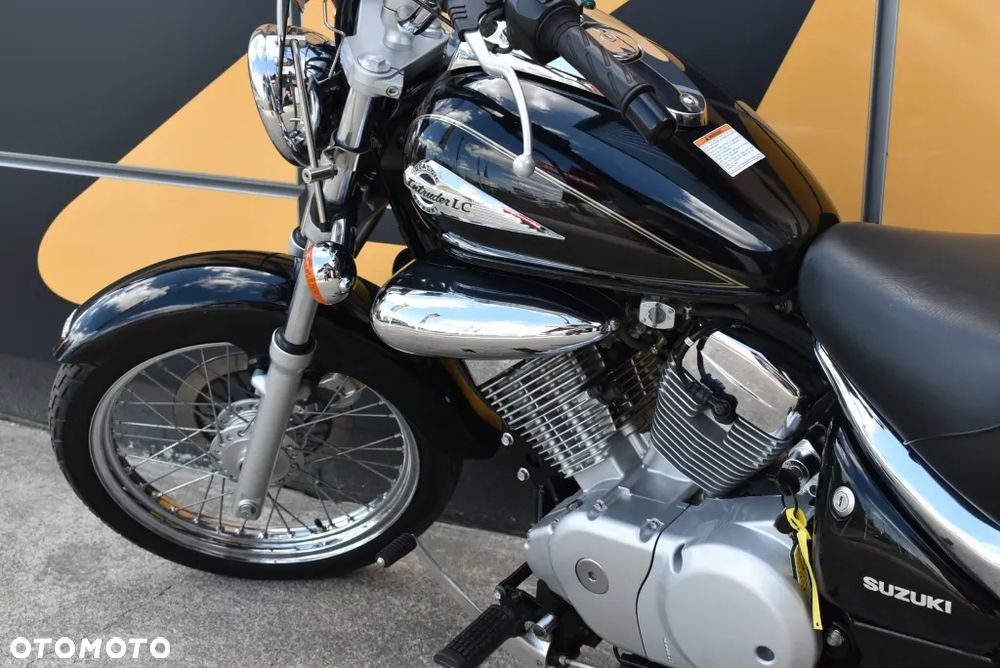 Suzuki Intruder - 14
