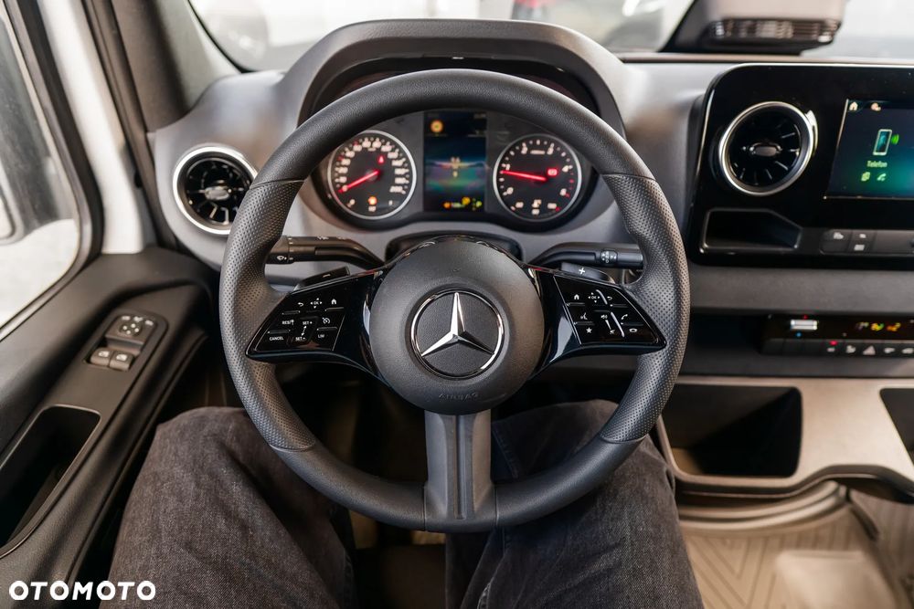 Mercedes-Benz Sprinter - 14