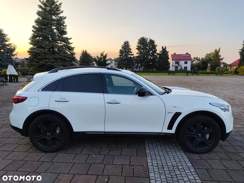 Infiniti Q70 3.0d S - 8