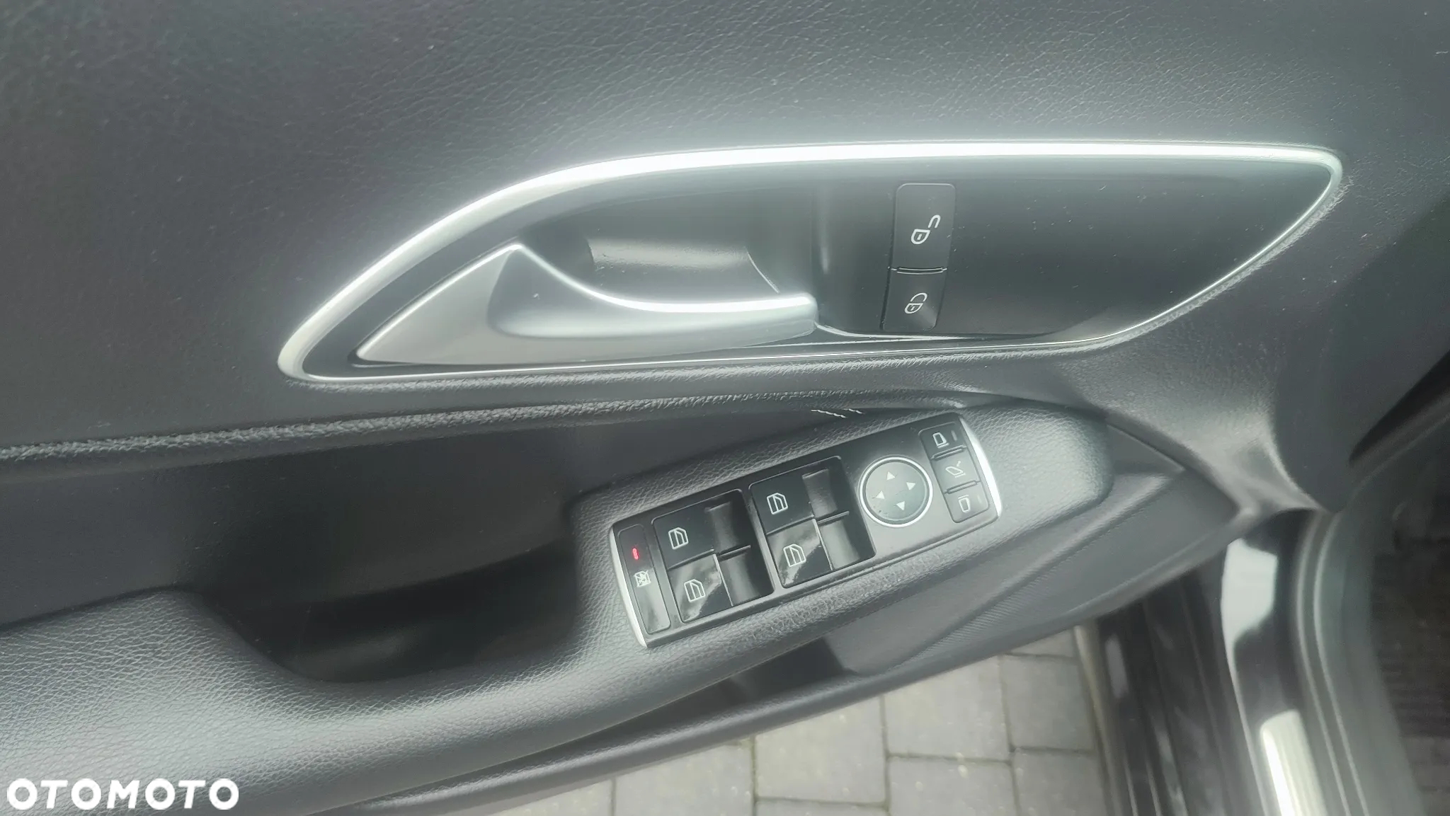 Mercedes-Benz CLA Shooting Brake 180 AMG Line - 12