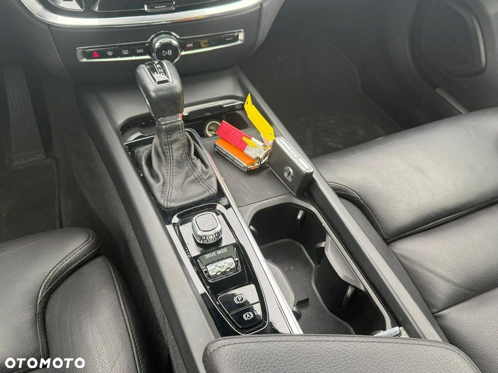 Volvo V60 Cross Country D4 AWD Geartronic Pro - 23