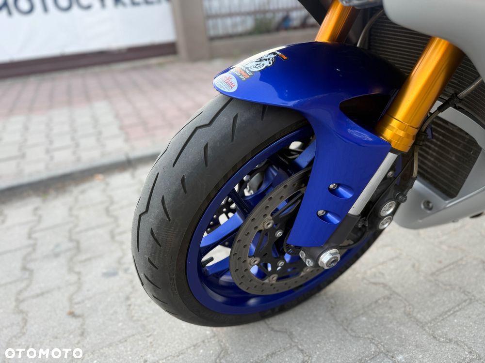 Yamaha R1 - 26