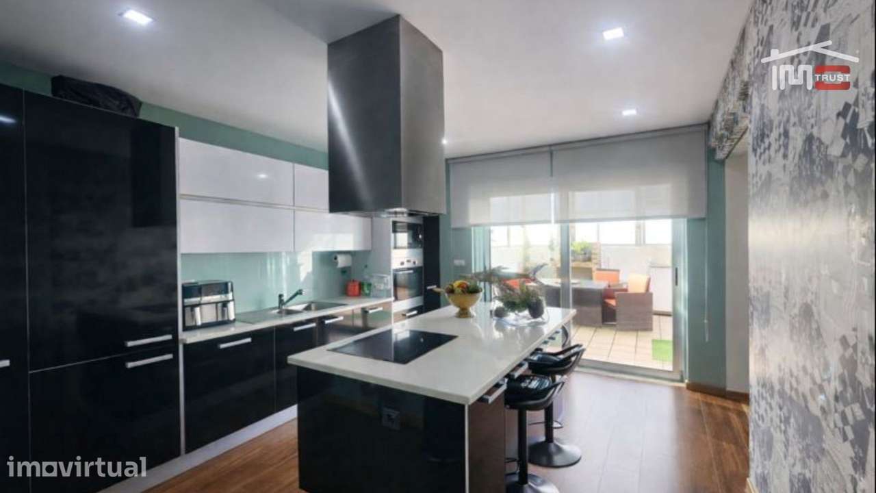 Moradia T3 (possibilidade T5) com 370m² | Terraços, Garagem 90m² | ... - Grande imagem: 4/23