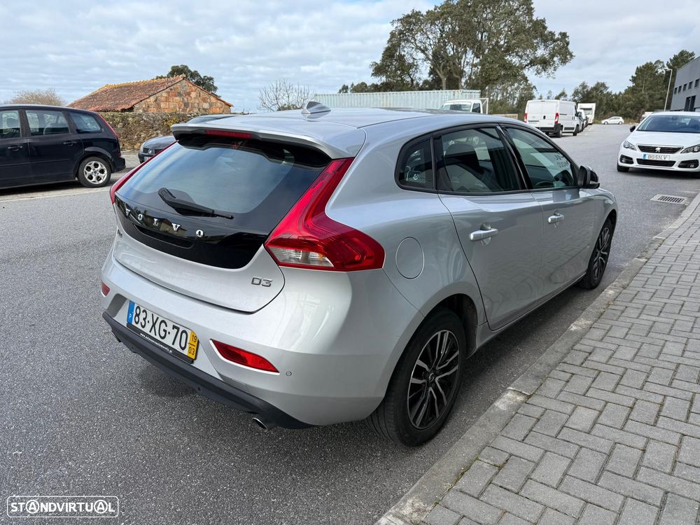 Volvo V40 2.0 D3 Momentum - 3