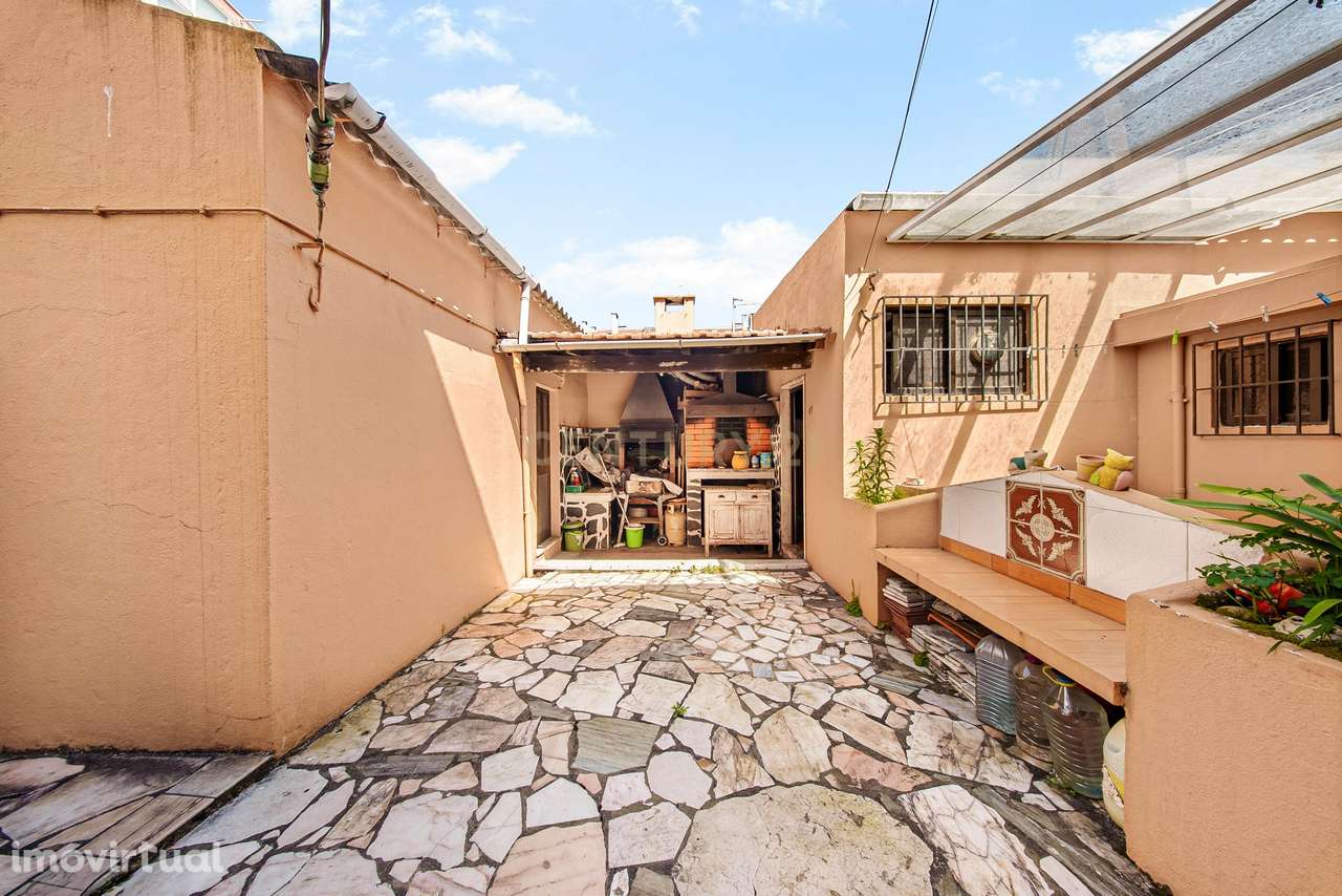 Moradia T4 com Churrasqueira, Jardim e Garagem – Excelente Exposição S - Grande imagem: 5/35