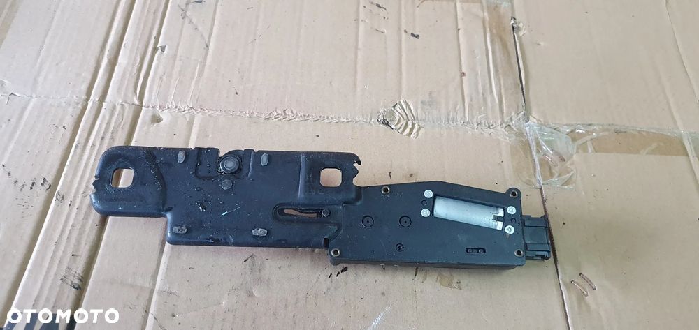 Zamek klapy bagażnika dociąg Audi A4 B8 Lift Kombi 4F9827383E - 4