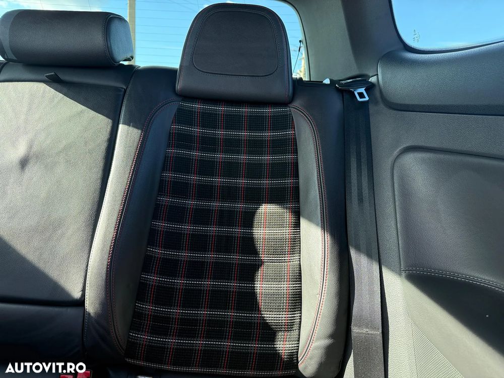Volkswagen Golf 2.0 FSI DSG GTI 30 Edition - 14