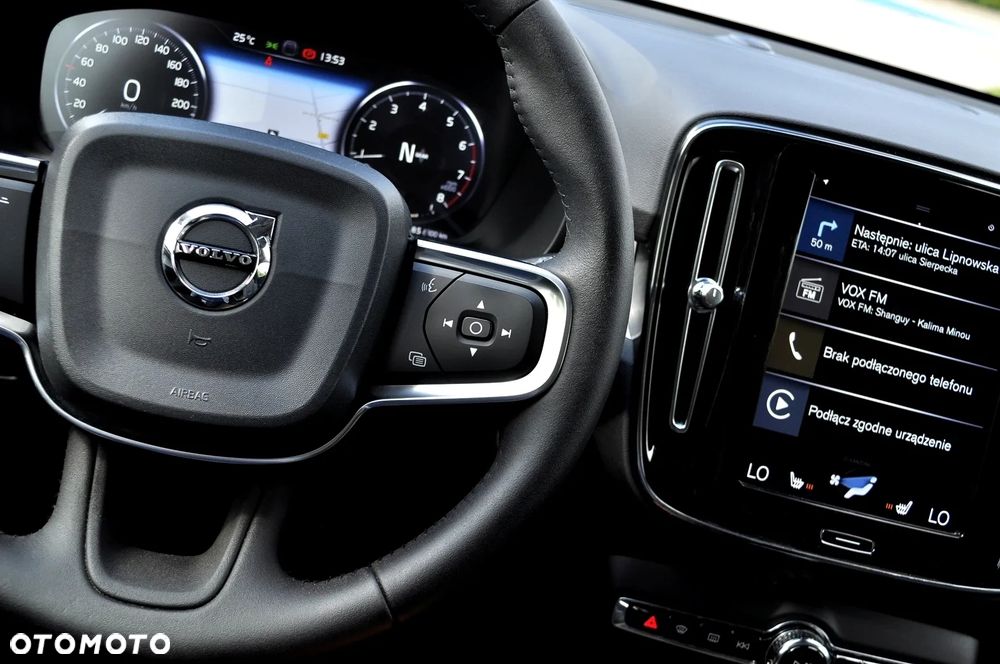 Volvo XC 40 T3 Momentum Pro - 32