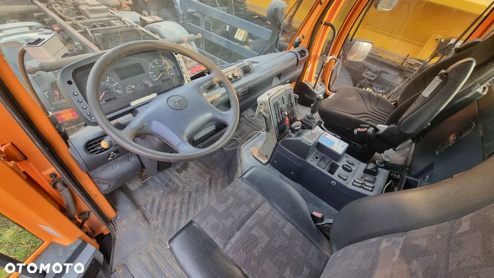 Mercedes-Benz Unimog U400 - 2