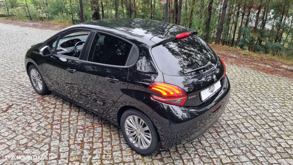 Peugeot 208 1.2 PureTech Signature - 5
