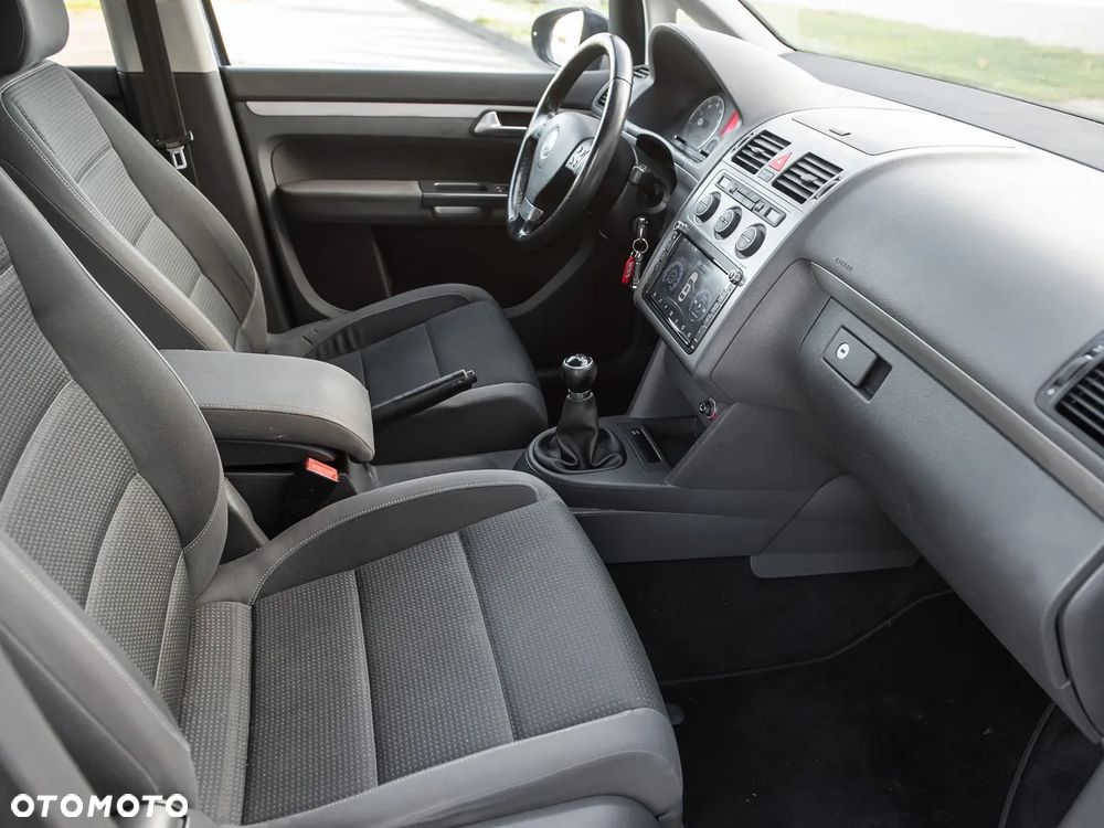 Volkswagen Touran - 27