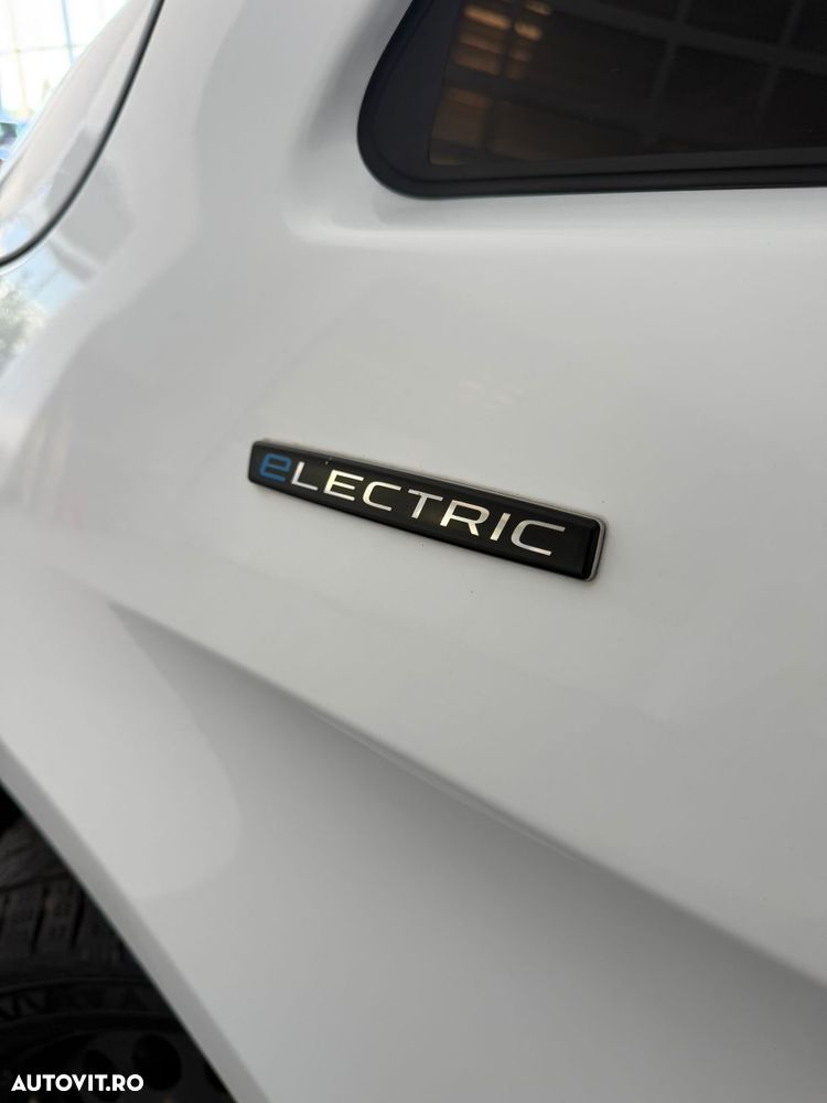 Mercedes-Benz Vito eVito Lung 60 kWh 204CP FWD - 12