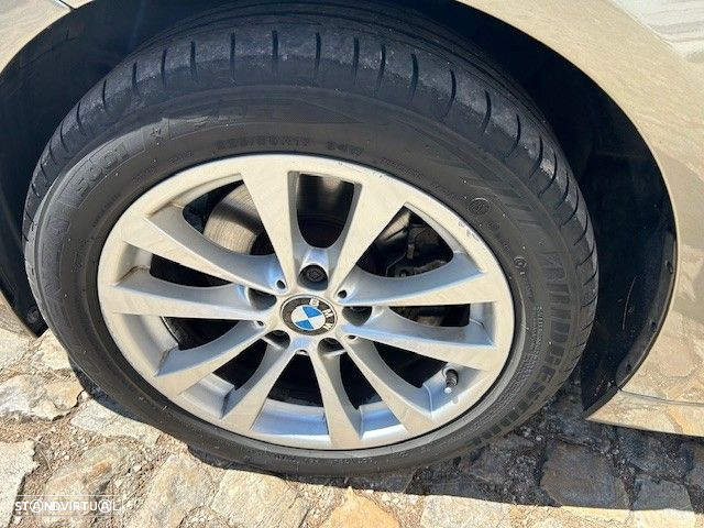BMW 320 d Touring xDrive Auto - 22
