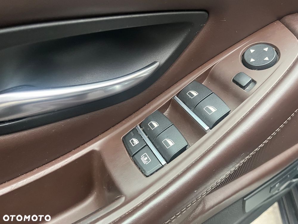 BMW Seria 5 520d Luxury Line - 23