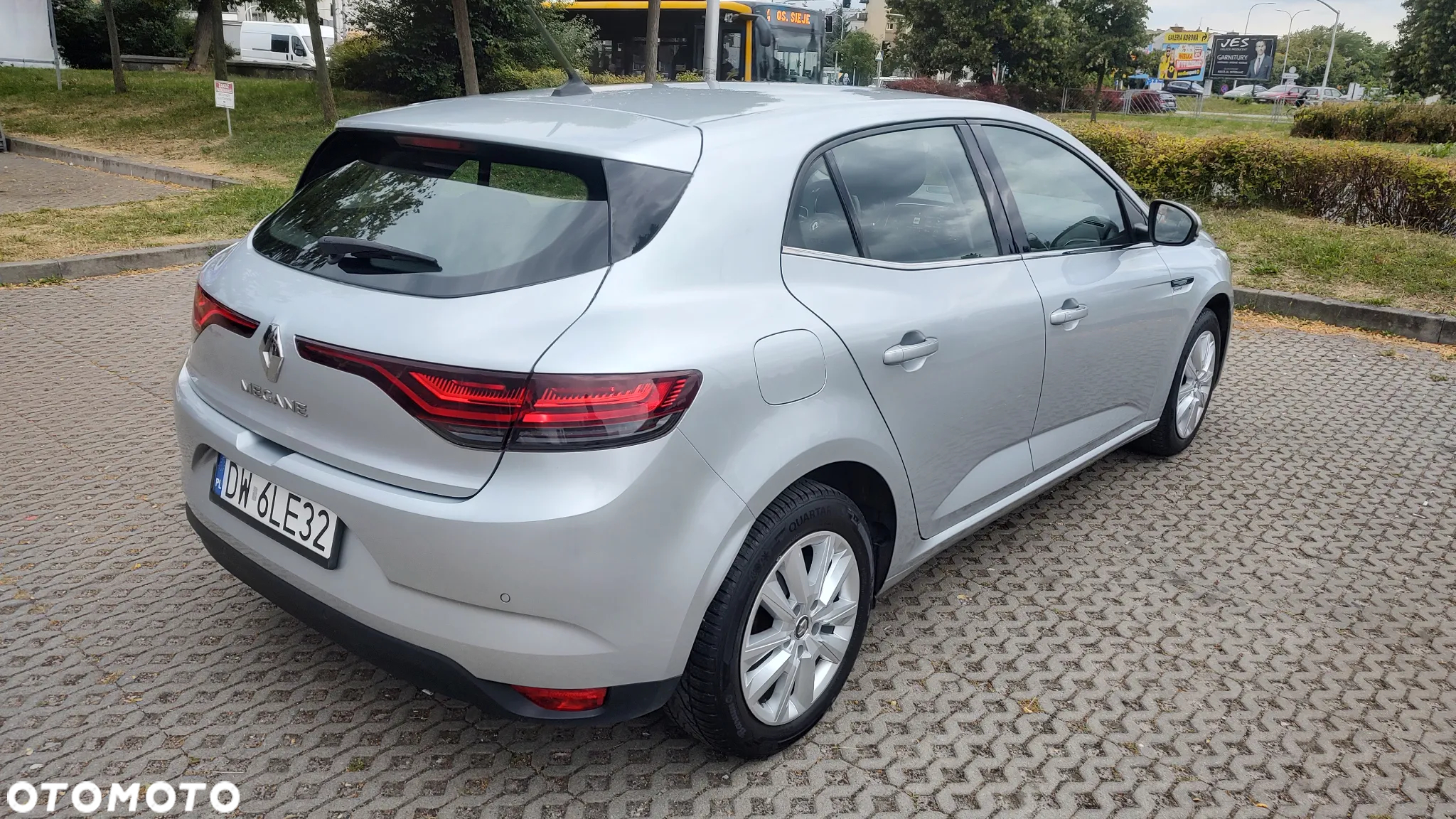 Renault Megane 1.3 TCe FAP Zen - 8