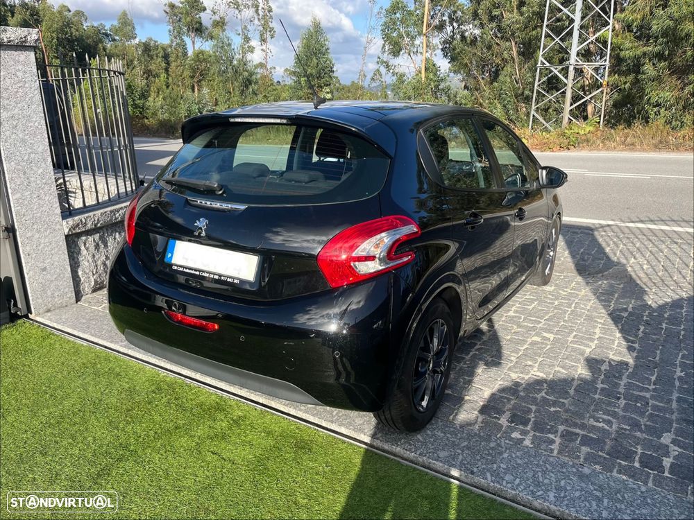 Peugeot 208 - 4