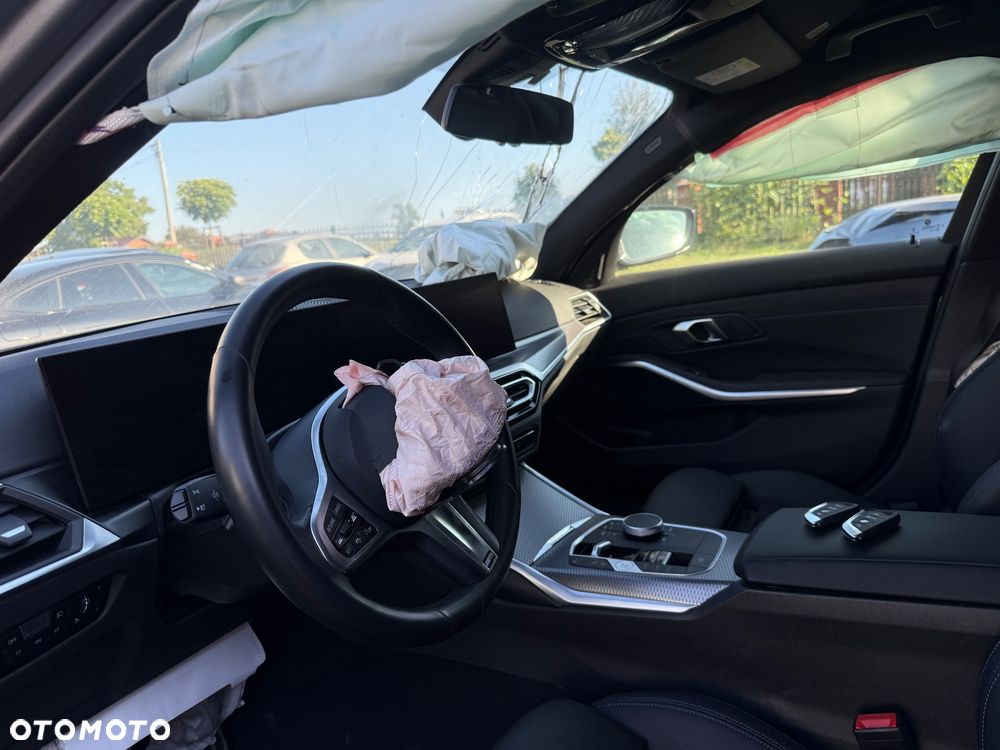 BMW Seria 3 330e PHEV xDrive M Sport Edition sport - 12