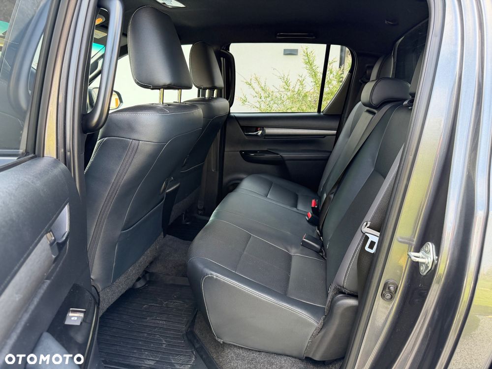 Toyota Hilux 2.8 D-4D Double Cab Invincible Sport 4x4 - 10