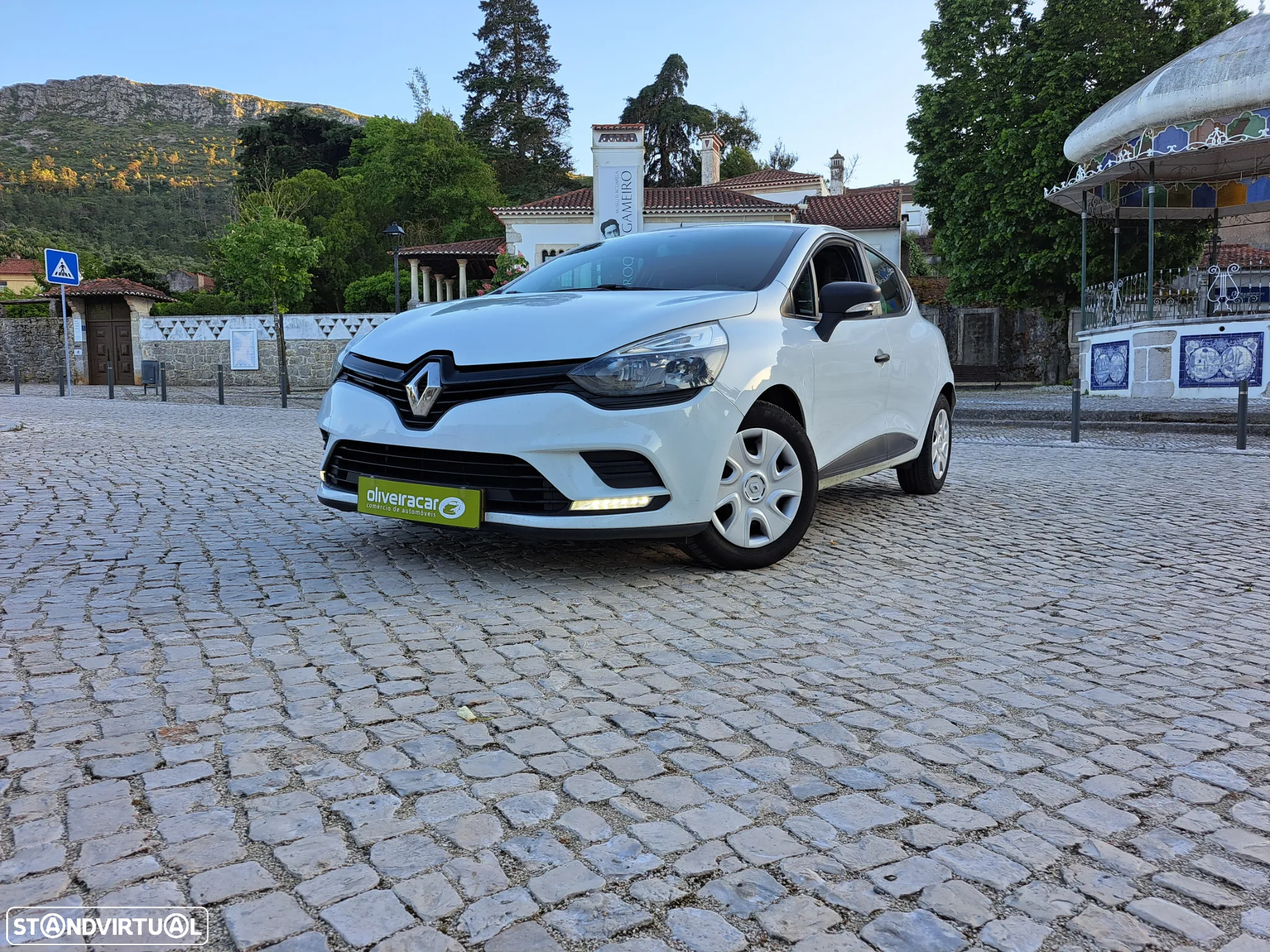 Renault CLIO - 10