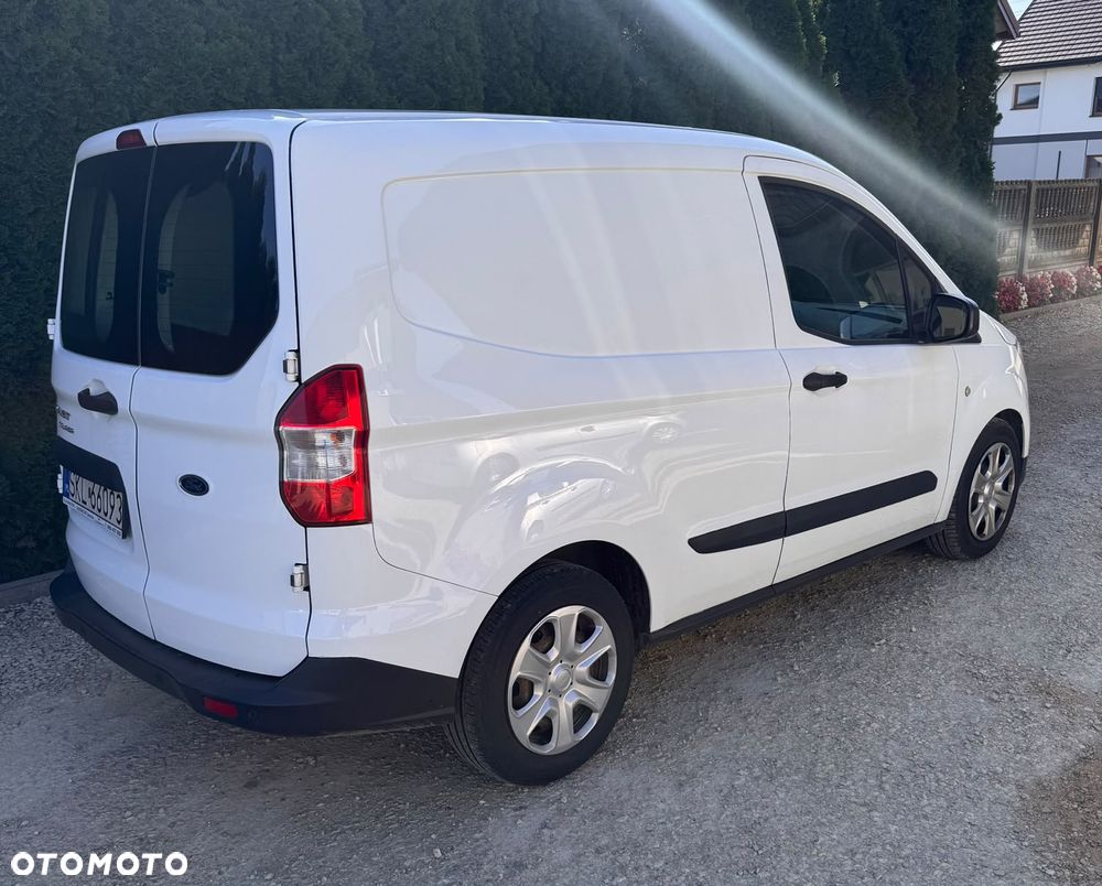 Ford Transit Courier Ambiente - 4