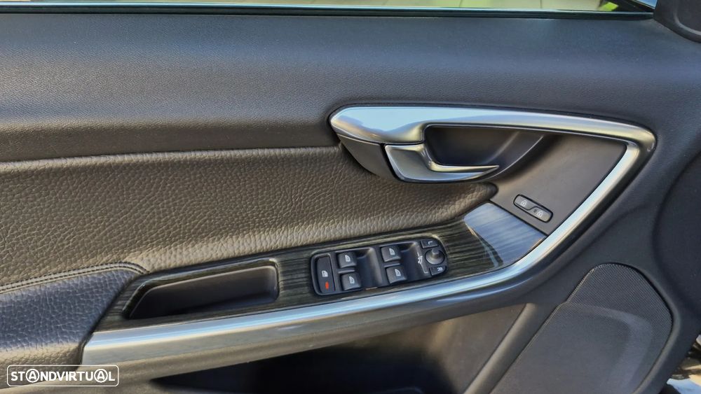 Volvo V60 D6 Plug-In-Hybrid AWD Geartronic Momentum - 23