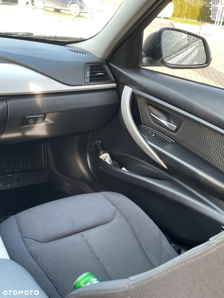 BMW Seria 3 318d - 10