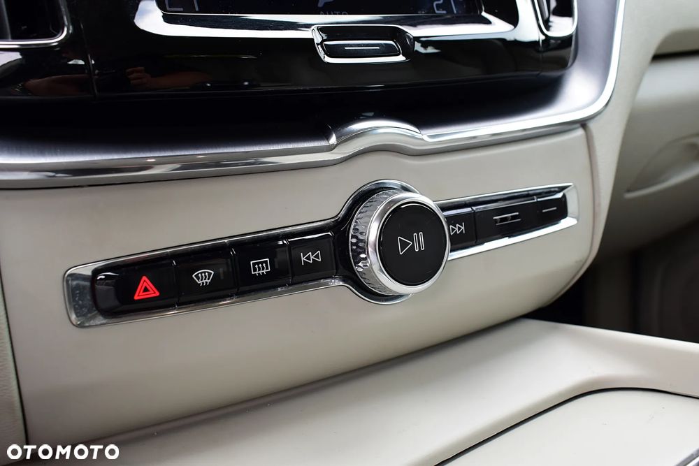 Volvo XC 60 D4 AWD Momentum - 19