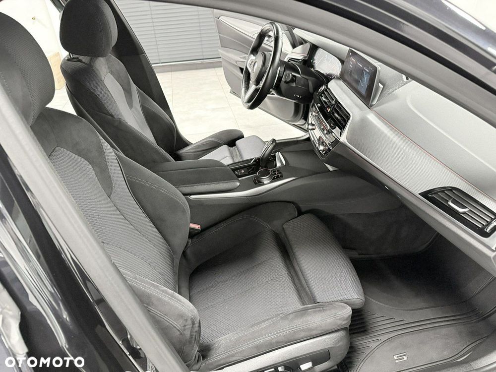 BMW Seria 5 520d Touring M Sport Edition - 33