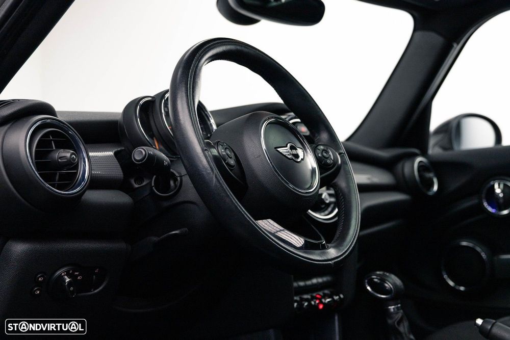 MINI 5 Portas Cooper D Auto - 24