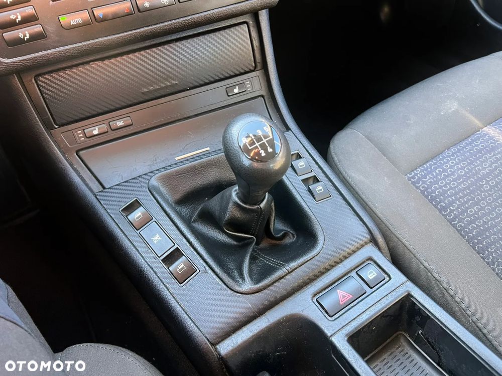 BMW Seria 3 318i - 28