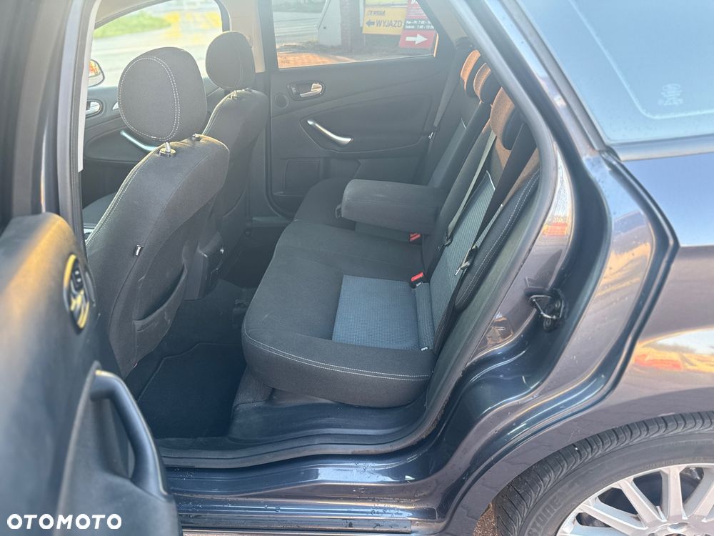 Ford Mondeo 2.0 TDCi Ghia - 13