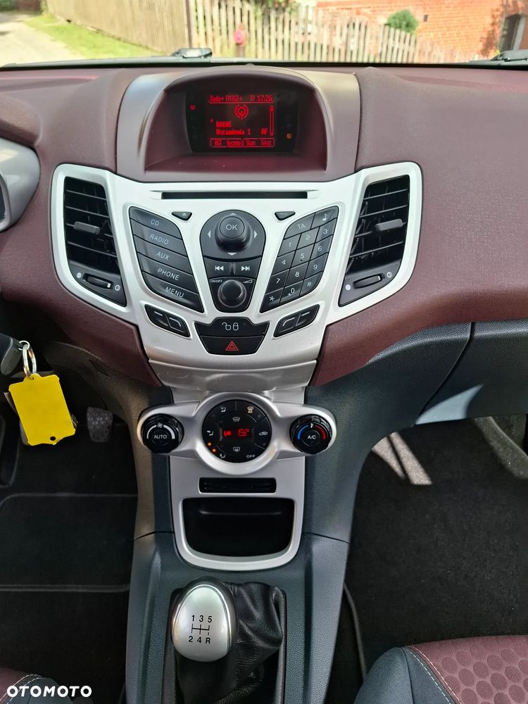 Ford Fiesta 1.6 TDCi SYNC Edition - 12