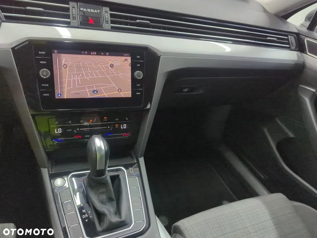 Volkswagen Passat 2.0 TSI Business DSG - 8