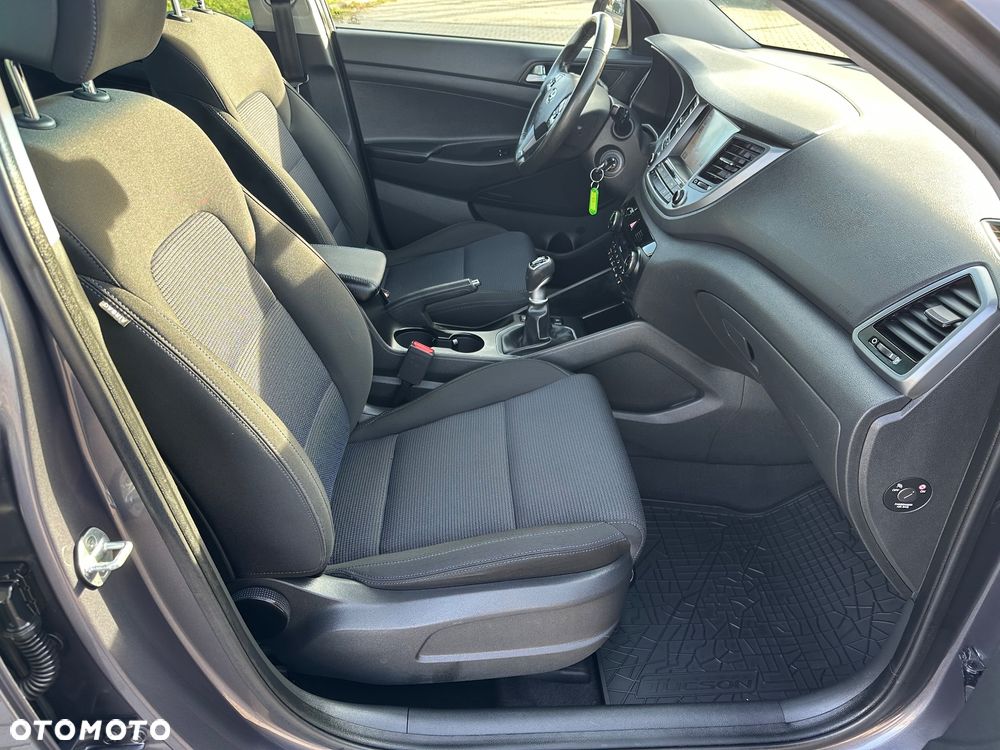 Hyundai Tucson blue 1.7 CRDi 2WD Intro Edition - 24