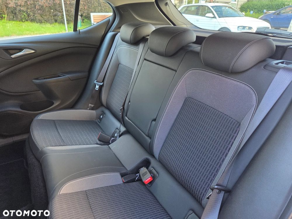 Opel Astra 1.2 T Edition S&S - 12